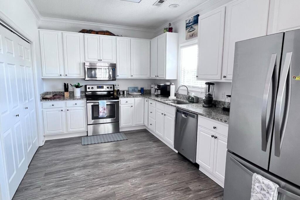 Walk To The Beach-Sleeps 10 And Golfcart Myrtle Beach Bagian luar foto
