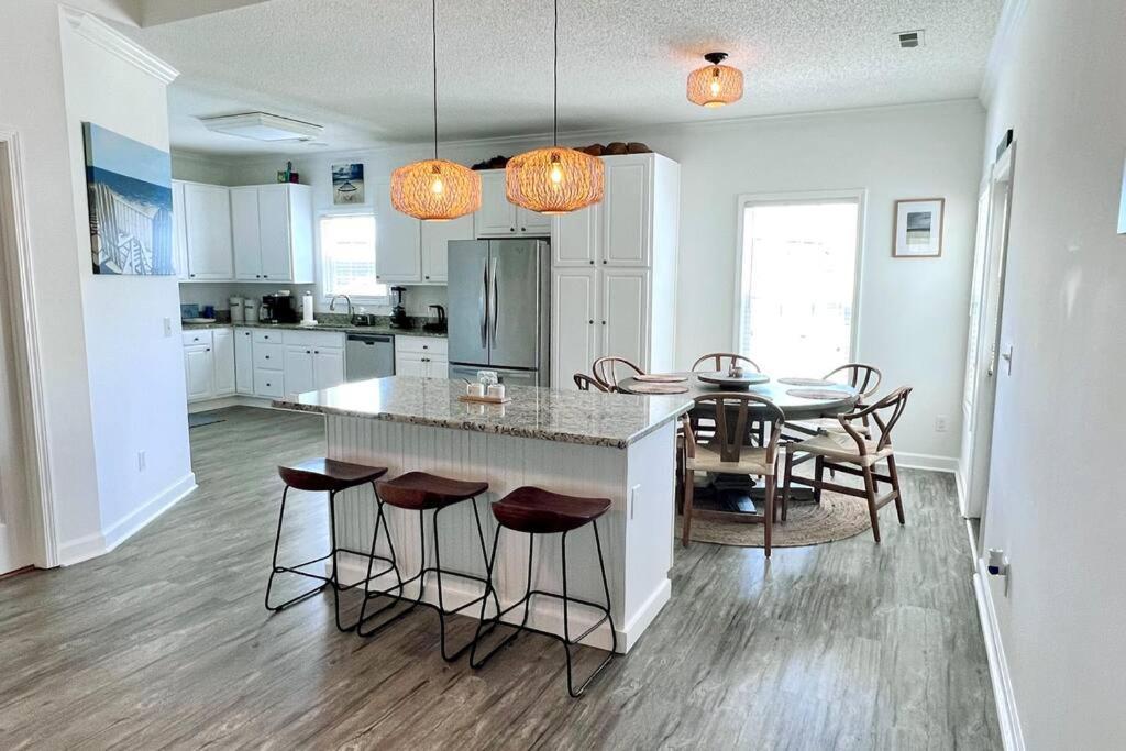 Walk To The Beach-Sleeps 10 And Golfcart Myrtle Beach Bagian luar foto